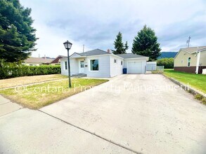 Building Photo - RARE FIND- Available 4 bedroom 1 1/2 bathr...