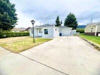 Building Photo - RARE FIND- Available 4 bedroom 1 1/2 bathr...