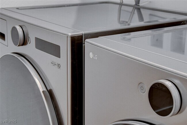 Building Photo - 237 Callen Falls Ave