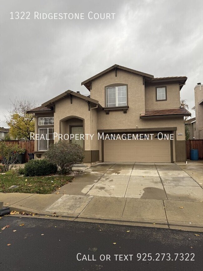 Primary Photo - Beautiful 3 bedroom 2.5 bath Home with Sol...