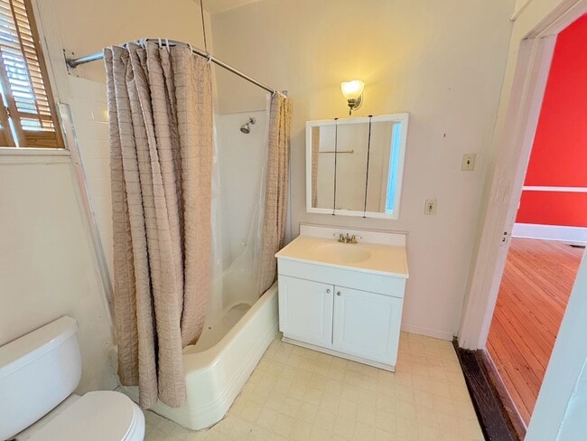 Building Photo - 226 E Gwinnett St