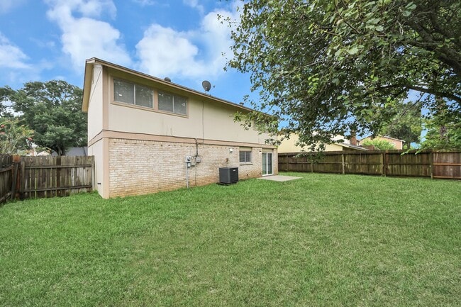Building Photo - 16618 Lonesome Quail Dr