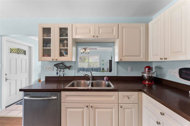 Building Photo - 209 Emerald Ln