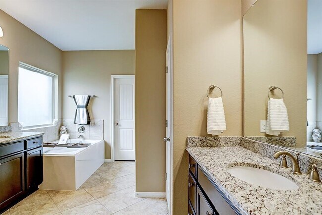 Building Photo - 4411 Eclipse Park Ct