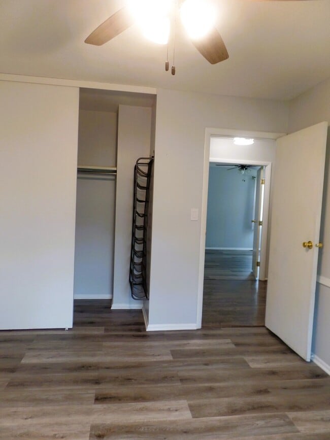 Building Photo - 5910 Bradley Ct N