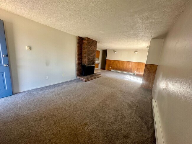 Building Photo - $200 discount for first month rent
