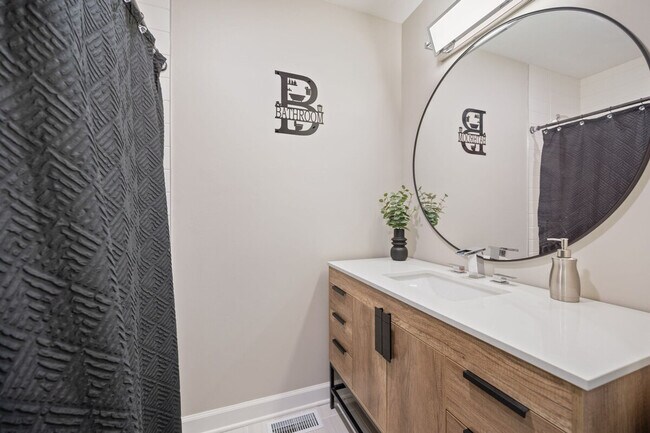 Building Photo - 14237 S Newberg Ct