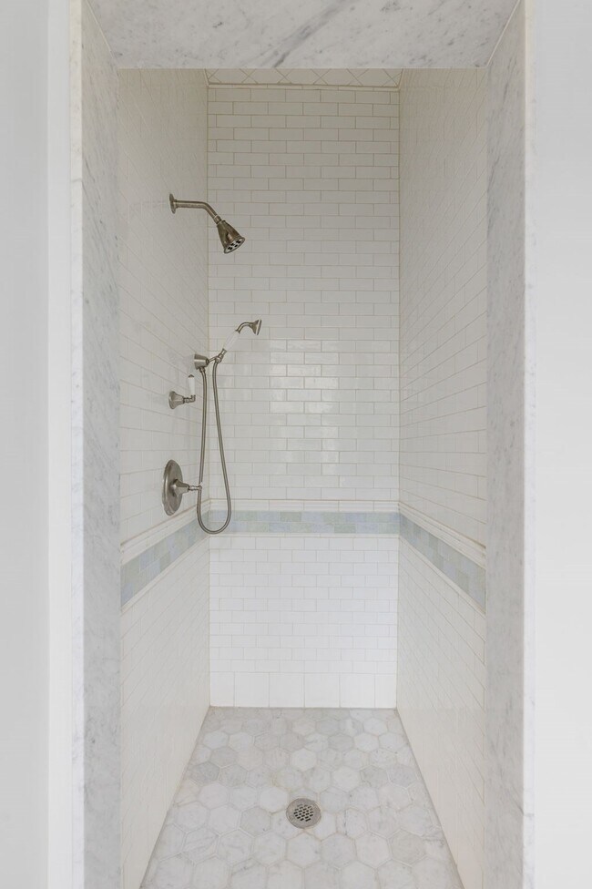 Building Photo - 33 Brewster St