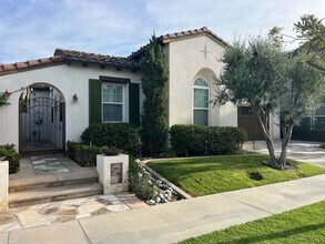 Building Photo - Spacious Single Story Home in Columbus Square