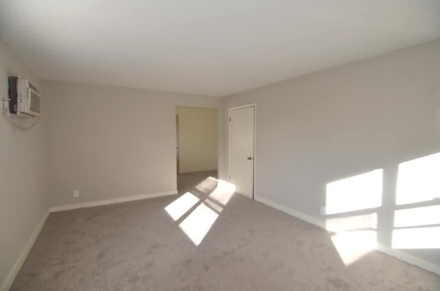 Building Photo - 252 Hartwell Ave