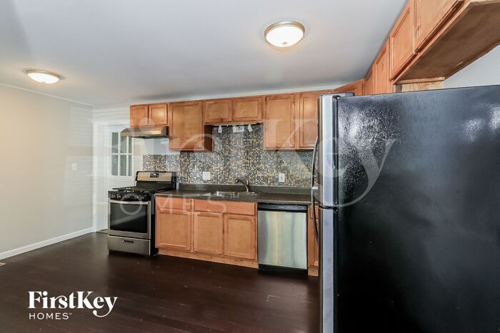 Building Photo - 2296 Lakewood Dr NW