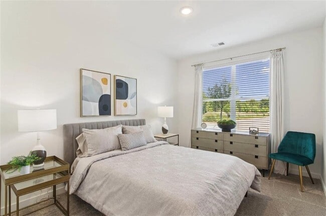 Building Photo - 550 Webb Gin House Rd