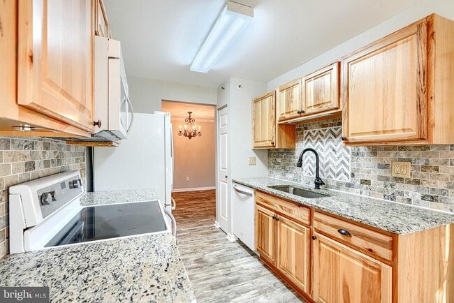 Building Photo - 201 Star Pointe Ct