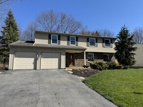 Building Photo - 535 Willow Dr SE