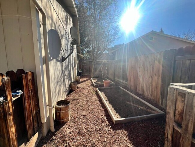 Building Photo - Refreshed Sparks Three Bedroom - Front Landscaping Included