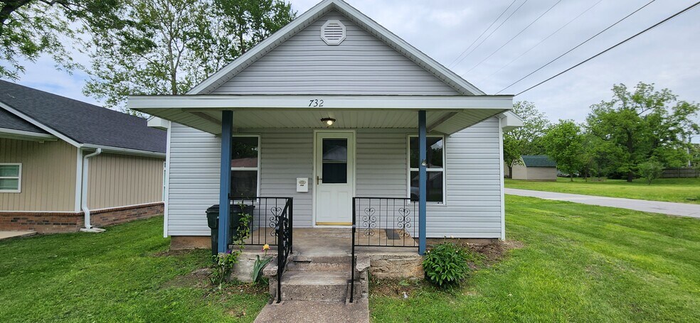 Building Photo - 732 S Griffith Ave