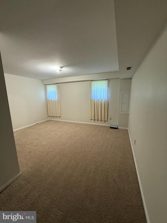 Building Photo - 10 Candlelight Ct