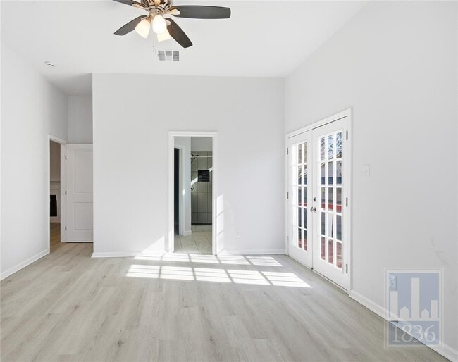 Building Photo - 2104 Cervin Blvd