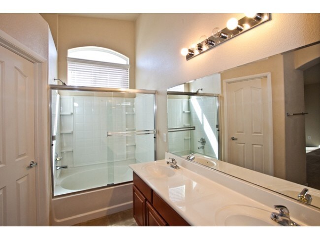 Building Photo - 3504 Glorious Iris Pl