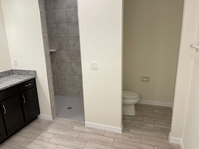 Building Photo - Stunning and spacious Single Family Home!