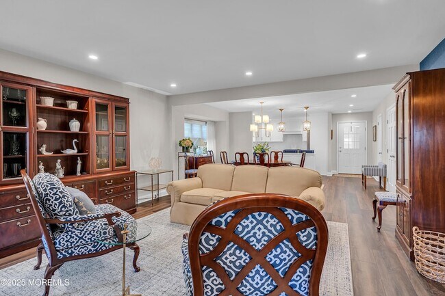 Building Photo - 68 Maple Dr