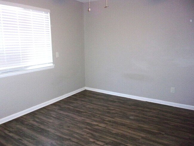 Building Photo - 1711 Eagles Pl