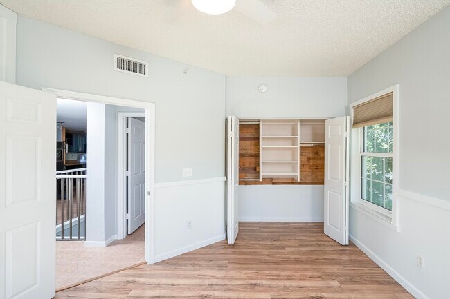 Building Photo - 1005 Bella Vista Blvd