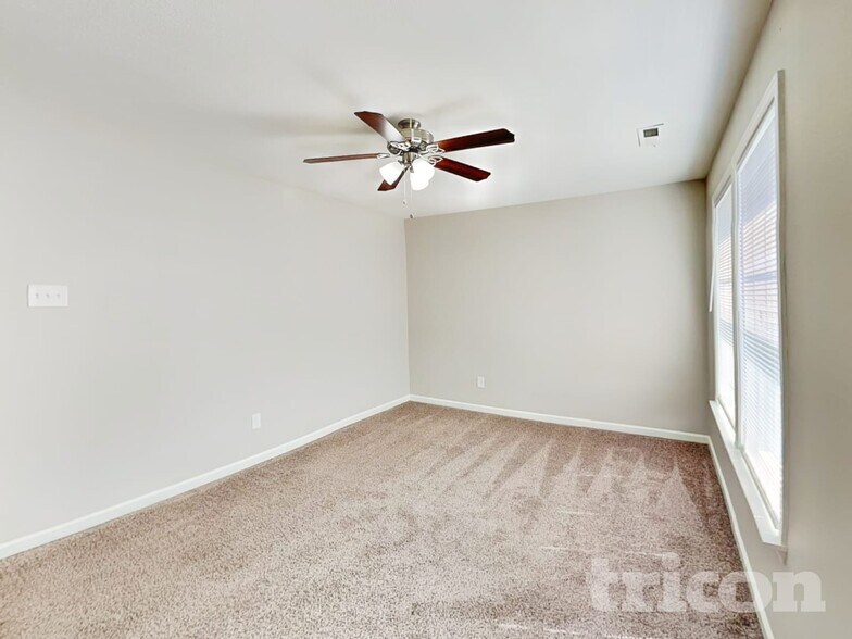 Building Photo - 927 Littleton Dr