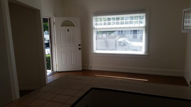 Building Photo - 837 N La Fayette Park Pl