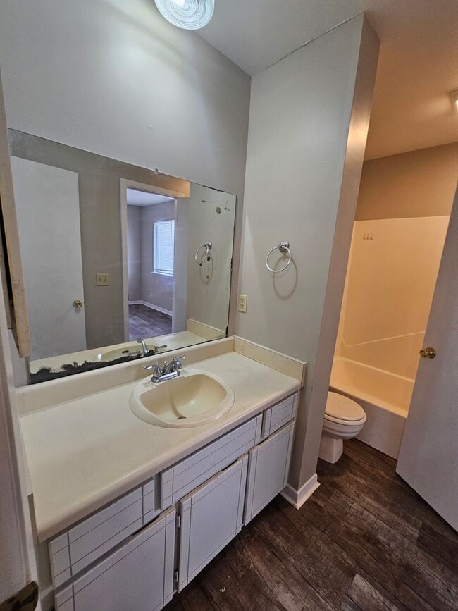 Building Photo - Efficient Townhome w/Spacious Floorplan & Convenient to Tyndall AFB! *SPECIAL: 1/2 OFF 1st Month'...