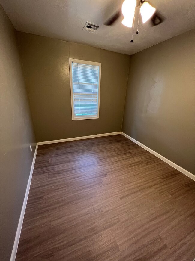 Building Photo - 312 Char Ln