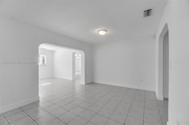 Building Photo - 7125 SW 93rd Ct