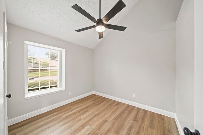 Building Photo - 22039 Rivermead Dr