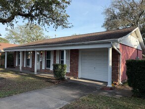 Building Photo - 7 Maple Ln