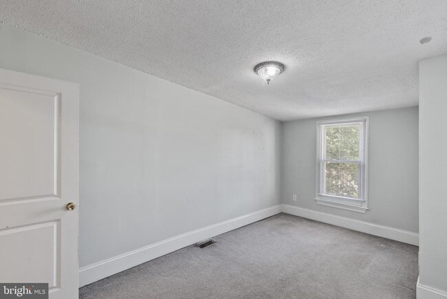Building Photo - 250 S Highland Ave