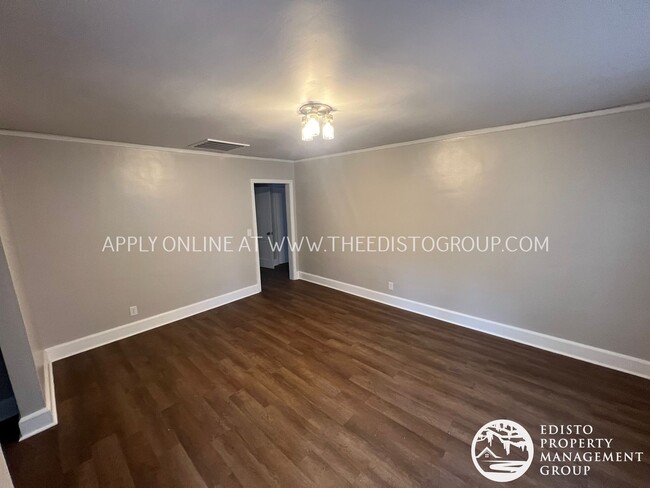 Building Photo - Charming & Newly Remodeled 3-Bed Home in O...