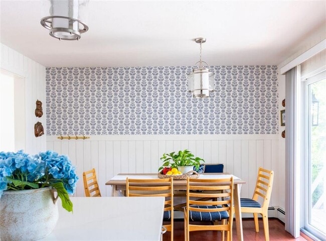 Building Photo - 11 N Hillview Dr