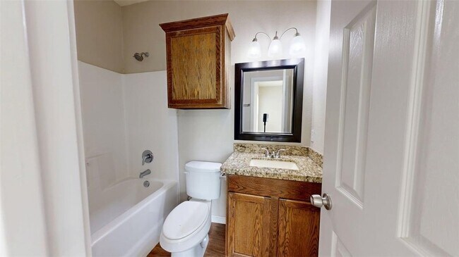 Building Photo - 609 Peyton St