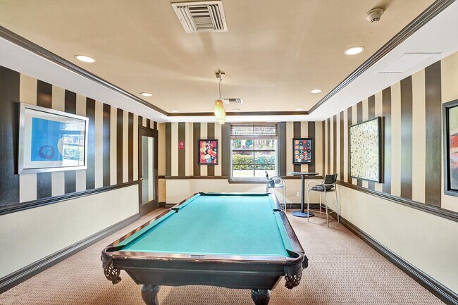 Building Photo - 520 SE 5 Ave