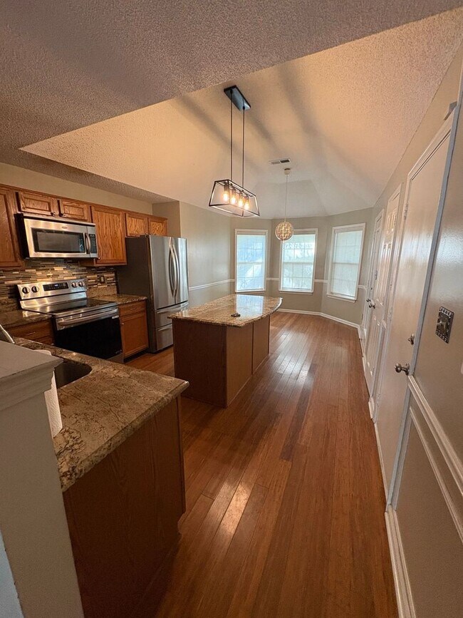 Building Photo - Spacious and well-maintained home located in the heart of Arlington!