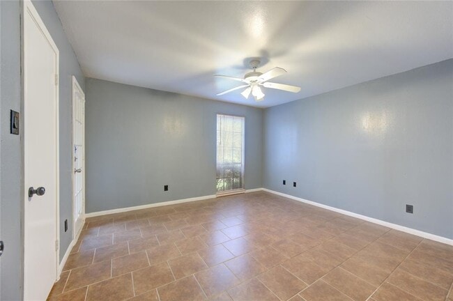 Building Photo - 12500 Sandpiper Dr