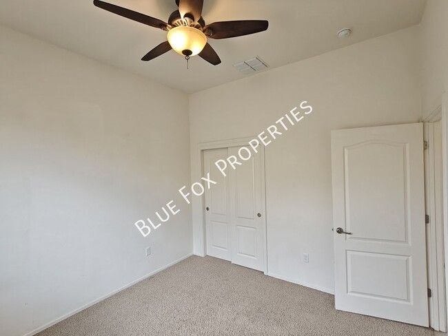 Building Photo - 324 N Oak Tree Canyon Loop