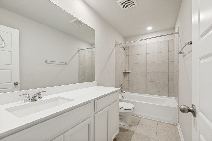 Building Photo - 9511 Bonito Falls Dr