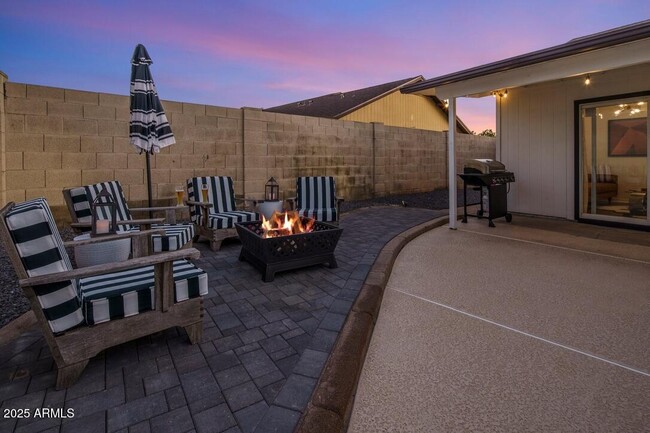 Building Photo - 4526 E Paradise Ln