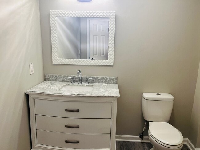 Building Photo - Beautiful 3 bedroom, 3 bathroom with large...