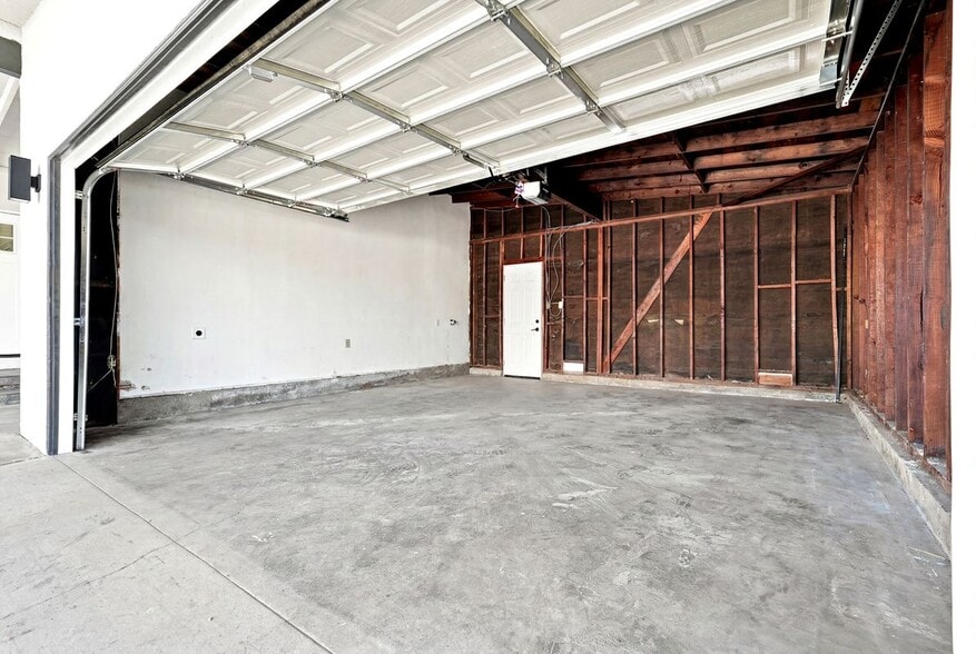 Building Photo - 17045 Salais St