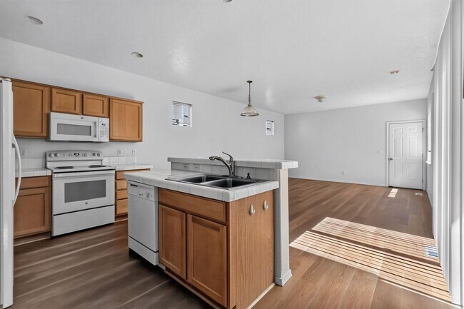 Building Photo - 1506 SE Kobus Way