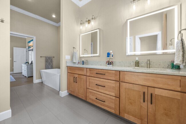Building Photo - Beautiful Home in Town of Tioga