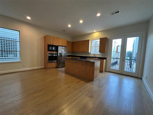 Building Photo - 2713 Crawford St