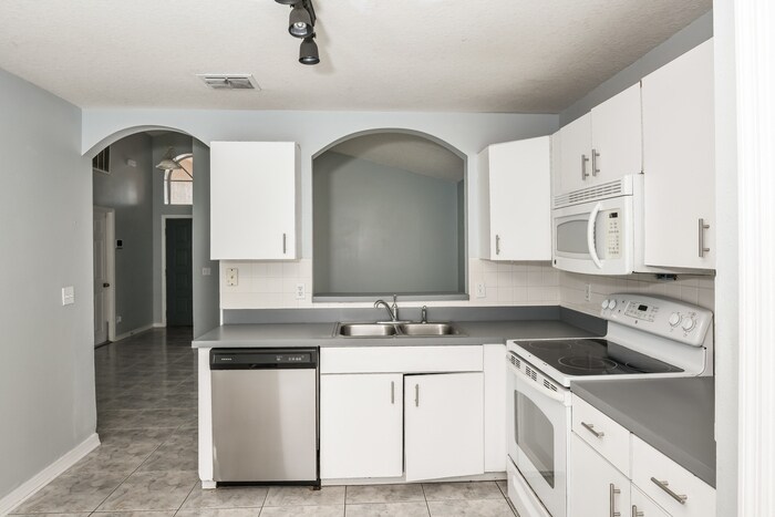 Building Photo - 3313 Cypress Point Cir